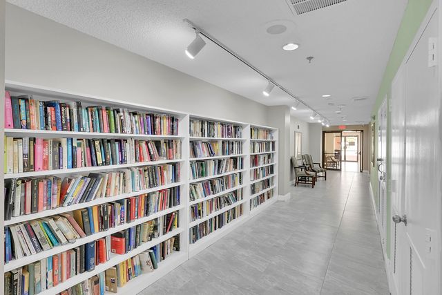 10434 Sunrise Lakes Boulevard 206, Sunrise, FL 33322