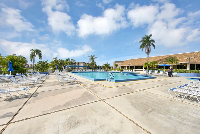 10434 Sunrise Lakes Boulevard 206, Sunrise, FL 33322