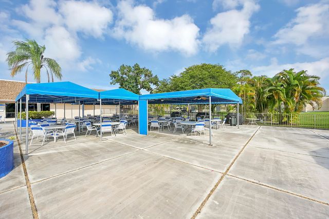 10434 Sunrise Lakes Boulevard 206, Sunrise, FL 33322