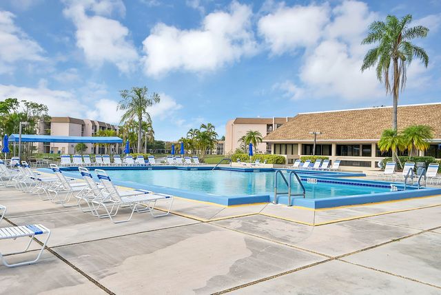 10434 Sunrise Lakes Boulevard 206, Sunrise, FL 33322