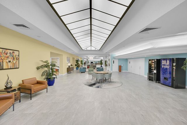 10434 Sunrise Lakes Boulevard 206, Sunrise, FL 33322