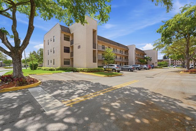 10434 Sunrise Lakes Boulevard 206, Sunrise, FL 33322