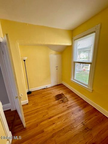 902 3rd Avenue, Troy, NY 12182