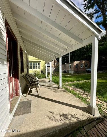 902 3rd Avenue, Troy, NY 12182