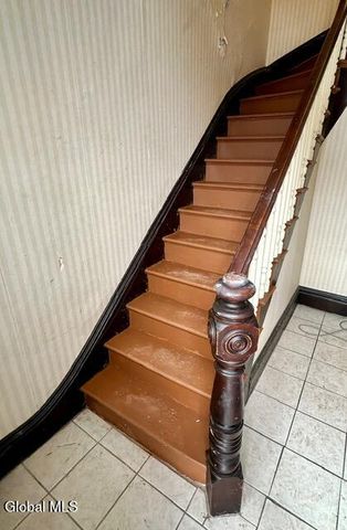 902 3rd Avenue, Troy, NY 12182