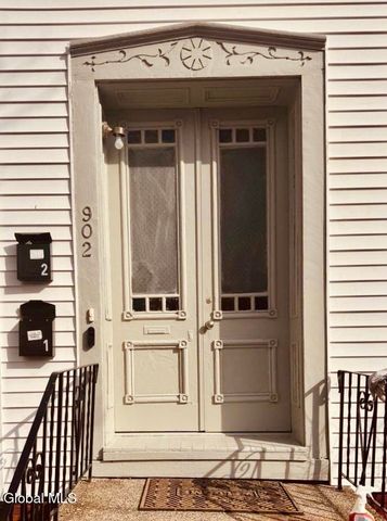 902 3rd Avenue, Troy, NY 12182