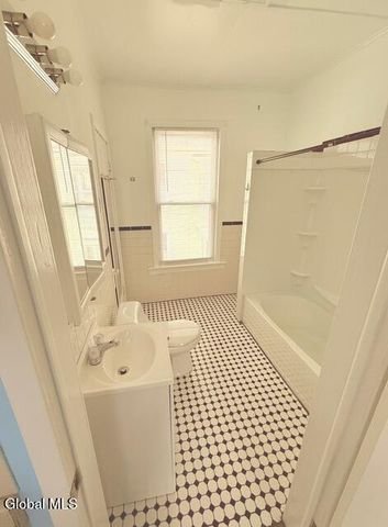 902 3rd Avenue, Troy, NY 12182