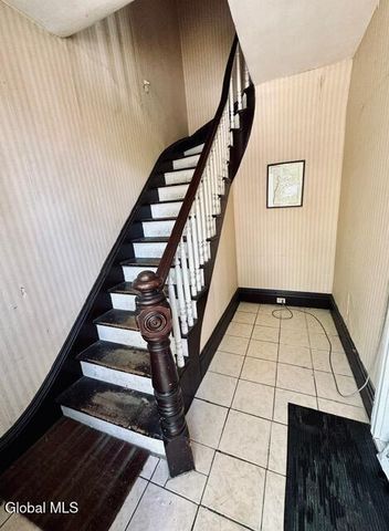 902 3rd Avenue, Troy, NY 12182