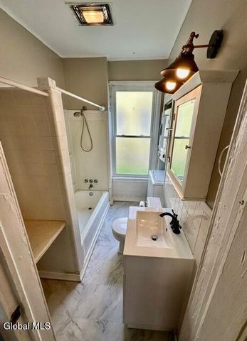 902 3rd Avenue, Troy, NY 12182