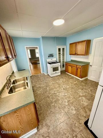 902 3rd Avenue, Troy, NY 12182