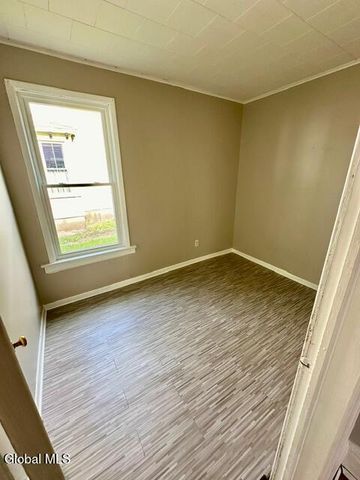 902 3rd Avenue, Troy, NY 12182