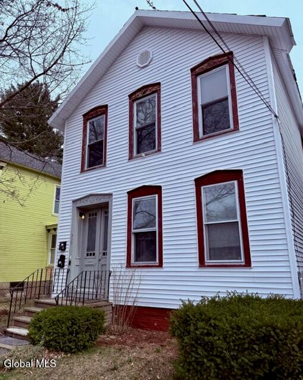 902 3rd Avenue, Troy, NY 12182