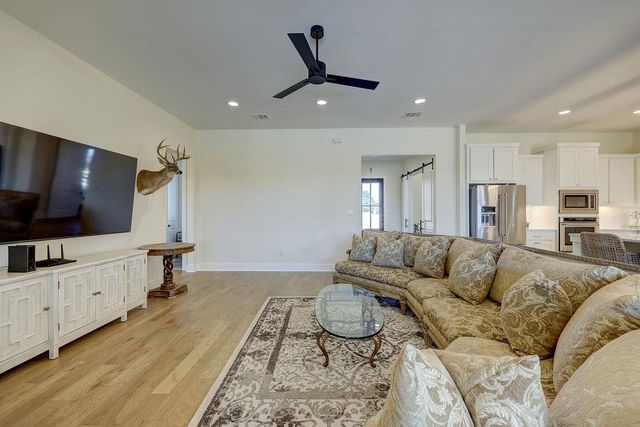 319 Buffalo TRL, Liberty Hill, TX 78642