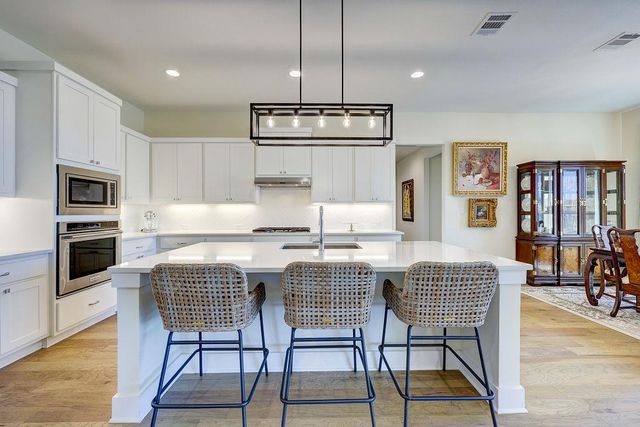 319 Buffalo TRL, Liberty Hill, TX 78642