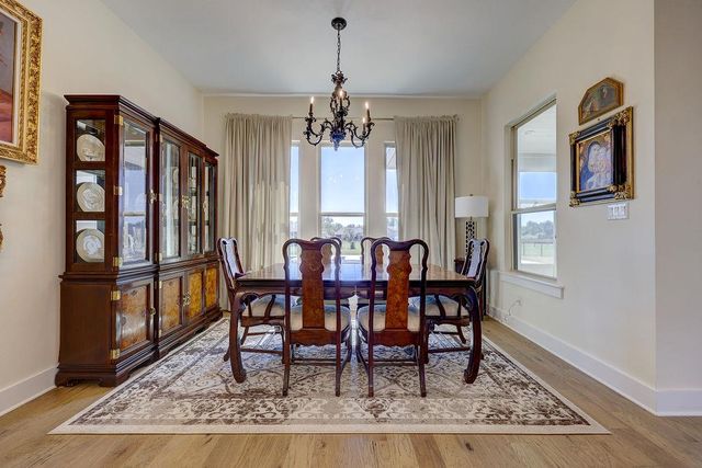 319 Buffalo TRL, Liberty Hill, TX 78642