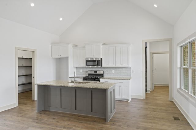 3390 Calista Rd, White House, TN 37188