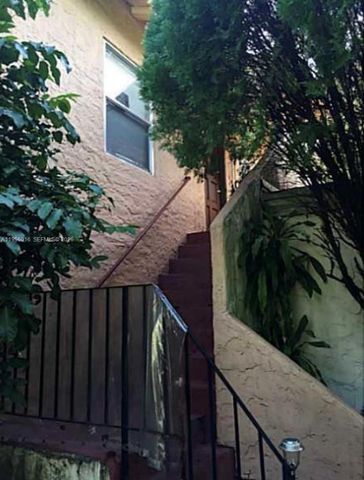 2528 SW 16th St, Miami, FL 33145