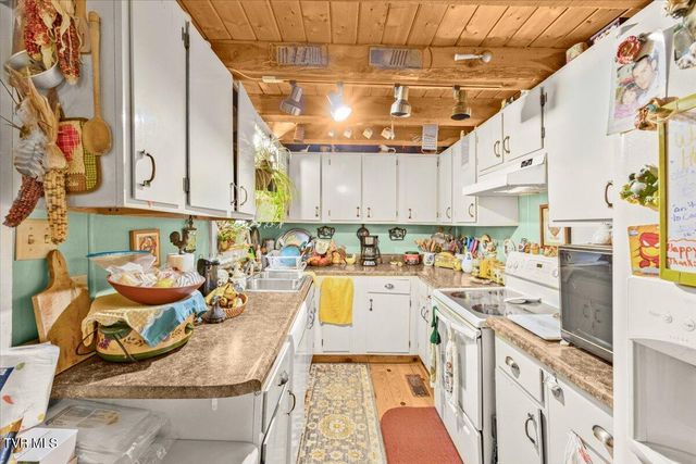 415 Stone Mtn Road, Bulls Gap, TN 37711