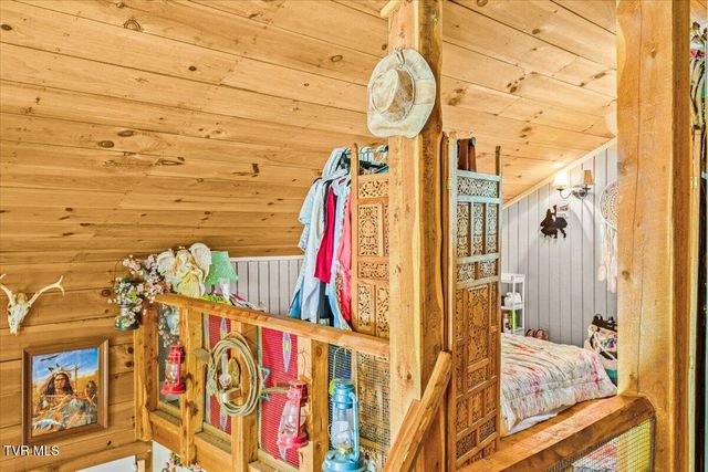 415 Stone Mtn Road, Bulls Gap, TN 37711