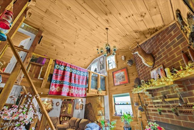 415 Stone Mtn Road, Bulls Gap, TN 37711