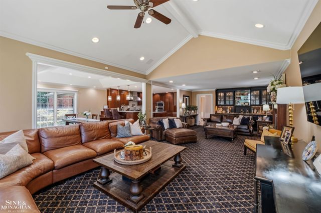578 Heather Lane, Grosse Pointe Woods, MI 48236