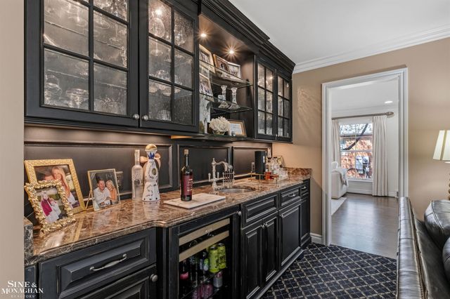 578 Heather Lane, Grosse Pointe Woods, MI 48236