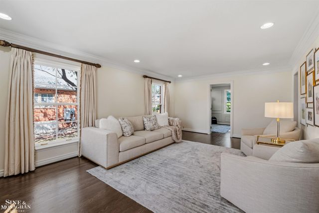 578 Heather Lane, Grosse Pointe Woods, MI 48236