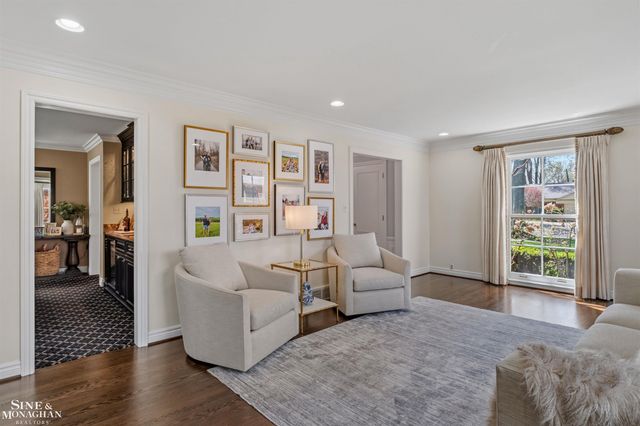 578 Heather Lane, Grosse Pointe Woods, MI 48236