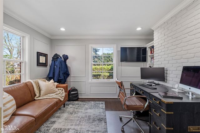 578 Heather Lane, Grosse Pointe Woods, MI 48236