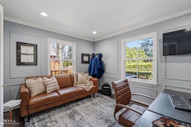 578 Heather Lane, Grosse Pointe Woods, MI 48236