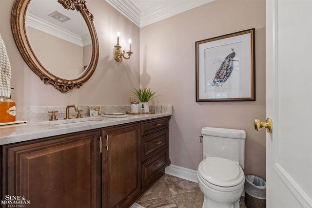 578 Heather Lane, Grosse Pointe Woods, MI 48236