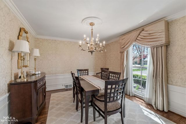 578 Heather Lane, Grosse Pointe Woods, MI 48236