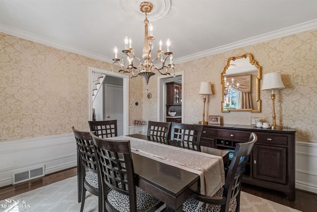 578 Heather Lane, Grosse Pointe Woods, MI 48236