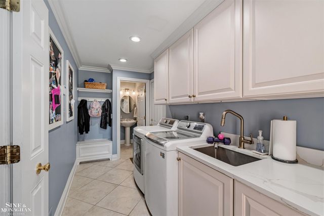 578 Heather Lane, Grosse Pointe Woods, MI 48236