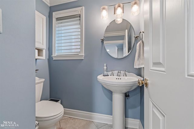 578 Heather Lane, Grosse Pointe Woods, MI 48236