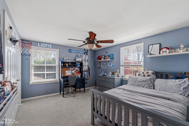 578 Heather Lane, Grosse Pointe Woods, MI 48236