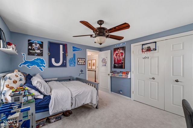 578 Heather Lane, Grosse Pointe Woods, MI 48236