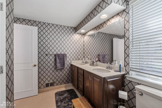 578 Heather Lane, Grosse Pointe Woods, MI 48236