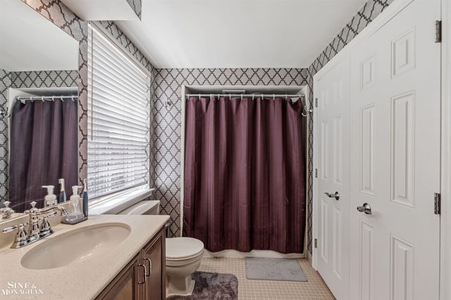 578 Heather Lane, Grosse Pointe Woods, MI 48236