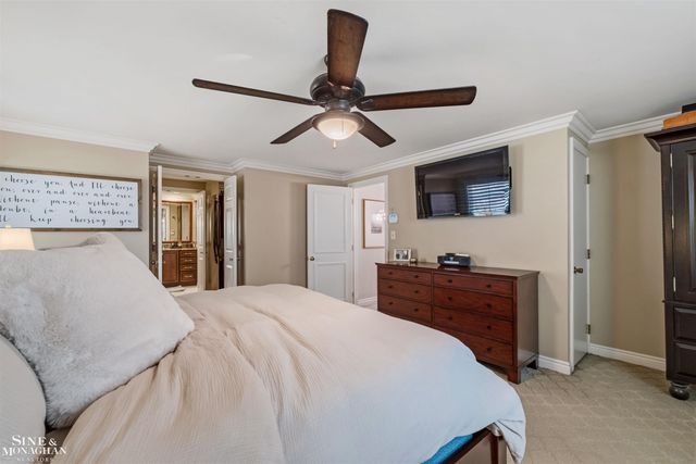 578 Heather Lane, Grosse Pointe Woods, MI 48236