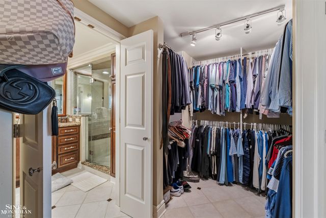 578 Heather Lane, Grosse Pointe Woods, MI 48236