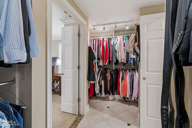 578 Heather Lane, Grosse Pointe Woods, MI 48236