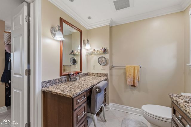578 Heather Lane, Grosse Pointe Woods, MI 48236