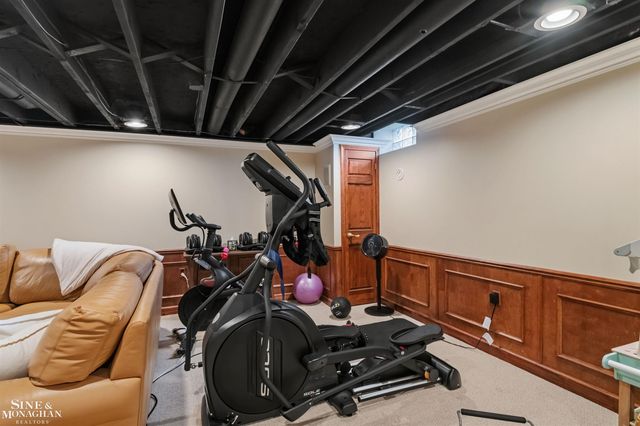 578 Heather Lane, Grosse Pointe Woods, MI 48236
