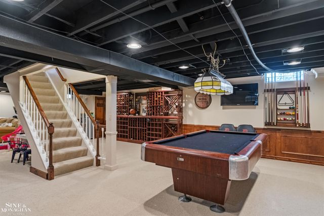 578 Heather Lane, Grosse Pointe Woods, MI 48236