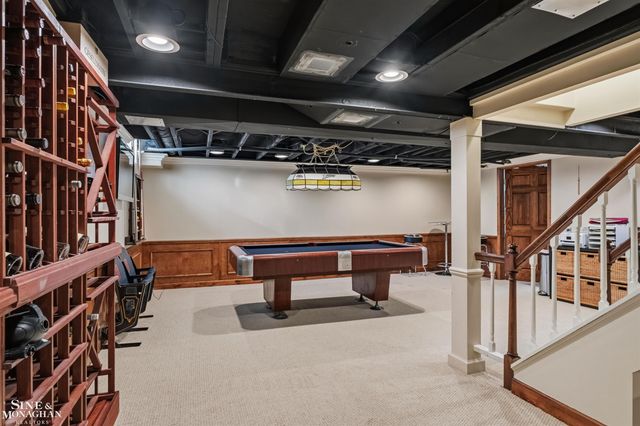 578 Heather Lane, Grosse Pointe Woods, MI 48236