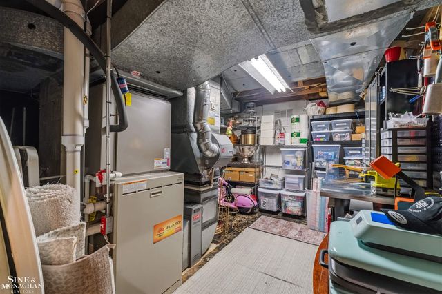 578 Heather Lane, Grosse Pointe Woods, MI 48236