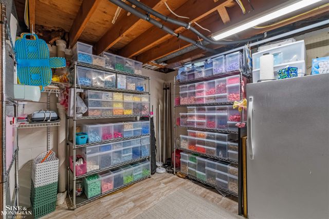 578 Heather Lane, Grosse Pointe Woods, MI 48236
