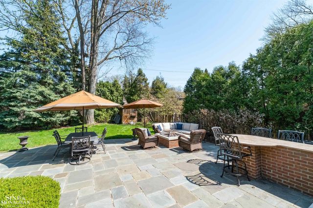578 Heather Lane, Grosse Pointe Woods, MI 48236