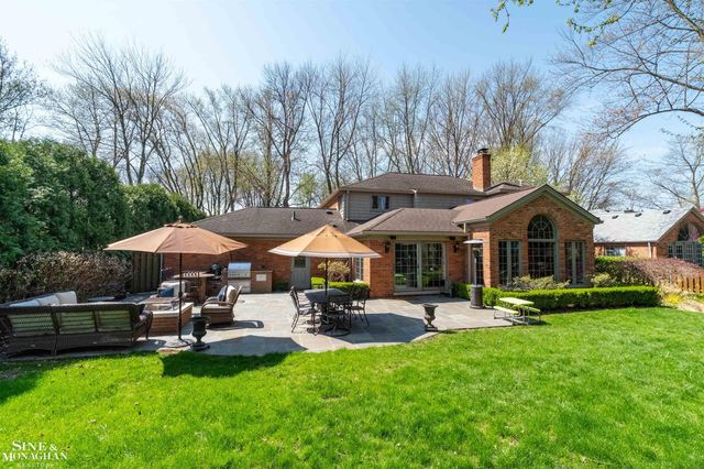 578 Heather Lane, Grosse Pointe Woods, MI 48236